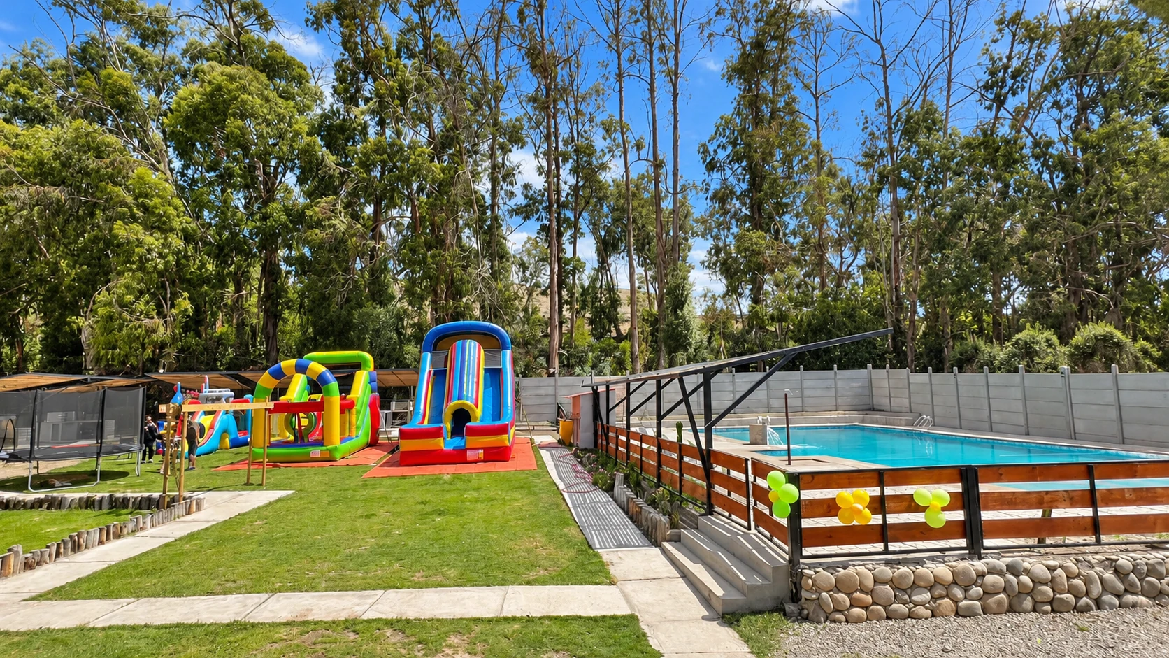 Piscina al aire libre del recinto de cabañas Desierto Florido