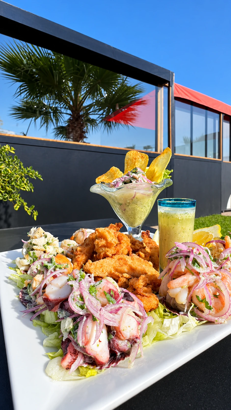 Plato de mariscos y preparaciones de la cocina de La Calle